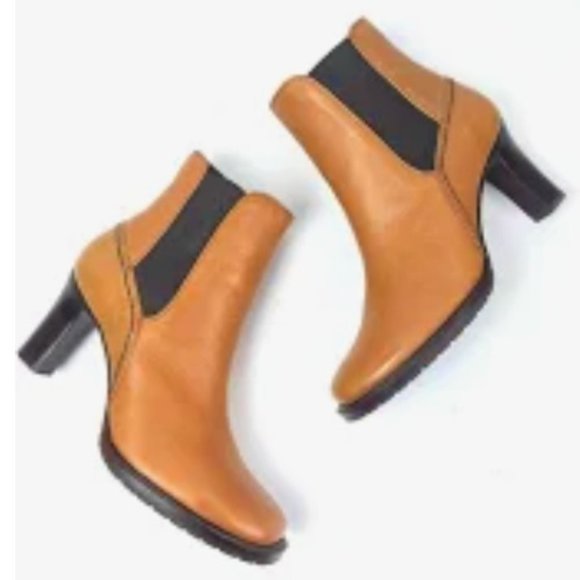 HPπ COLE HAAN Country Vibram Leather EUC Brown Heeled Ankle Boots 8B Like NEW - Picture 2 of 16